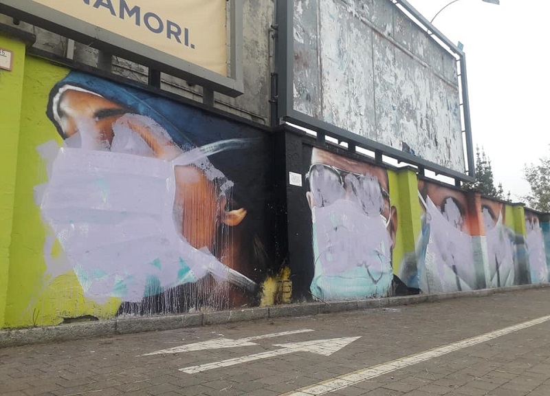 Vandalizzato il murale dedicato ai medici del Sacco Vandalizzato il murale dedicato ai medici del Sacco