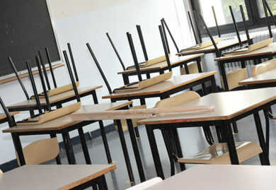 Cuneo, a lezione con il pc in strada.”Niente dad, le relazioni servono”