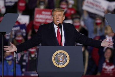 Usa 2020, Facebook e Twitter segnalano Trump e il post sulla “vittoria rubata”