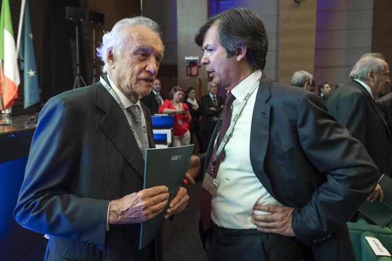 Intesa, utile in rialzo a 3,1 miliardi. Nuovo piano entro fine 2021 Intesa, utile in rialzo a 3,1 miliardi. Nuovo piano entro fine 2021