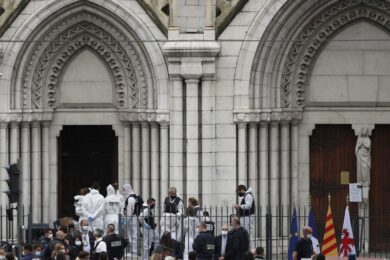 Francia, il sindaco di Nizza contro il terrorismo: “Sospendere Schengen”