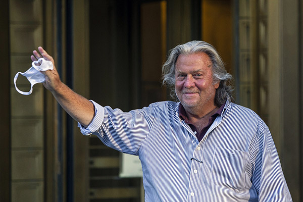 Usa 2020, “Decapitare Fauci”: YouTube, Facebook e Twitter oscurano Bannon Usa 2020, “Decapitare Fauci”: YouTube, Facebook e Twitter oscurano Bannon