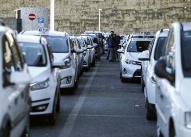 Milano, oggi taxi in sciopero dalle 8 alle 22. VIDEO