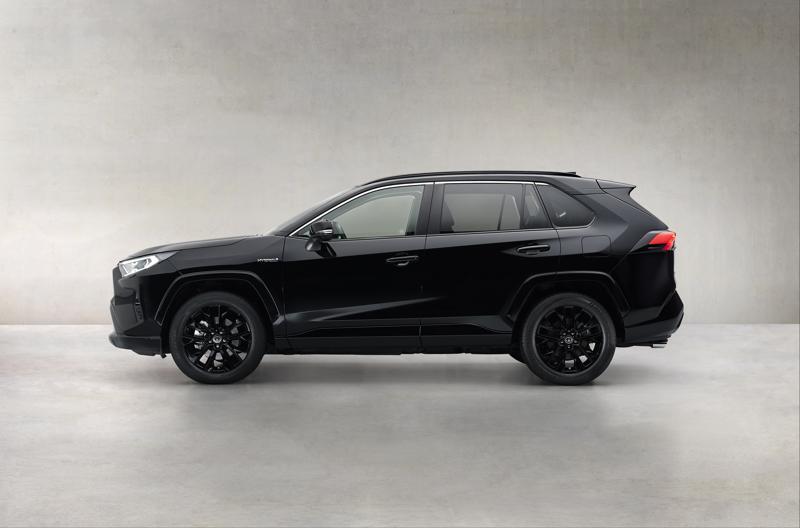 Toyota presenta il nuovo RAV4 Hybrid Black Edition