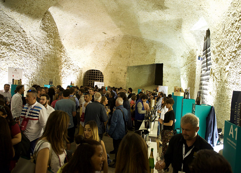 Nasce a Napoli Fiere Associati. Obiettivo: rilanciare un comparto al collasso Nasce a Napoli Fiere Associati. Obiettivo: rilanciare un comparto al collasso