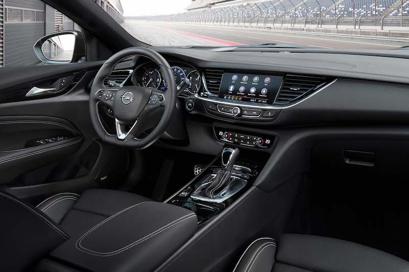 Opel Insignia, l’ammiraglia che non passa mai di moda Opel Insignia, l’ammiraglia che non passa mai di moda