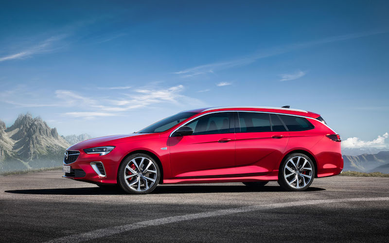 Opel Insignia, l’ammiraglia che non passa mai di moda Opel Insignia, l’ammiraglia che non passa mai di moda