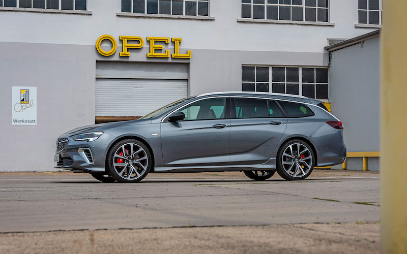 Opel Insignia, l’ammiraglia che non passa mai di moda Opel Insignia, l’ammiraglia che non passa mai di moda