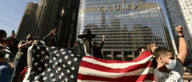 Usa, i deliri violenti di QAnon entrano al Congresso