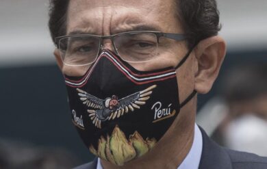 Perù, è caos politico: il Congresso destituisce il presidente Vizcarra
