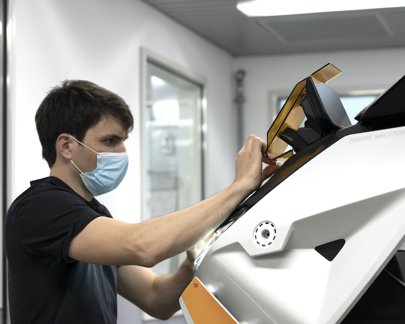 BMW Motorrad lancia il nuovo CE 04