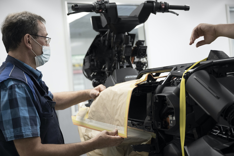 BMW Motorrad lancia il nuovo CE 04