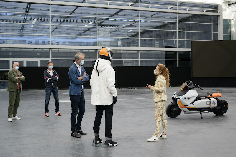 BMW Motorrad lancia il nuovo CE 04