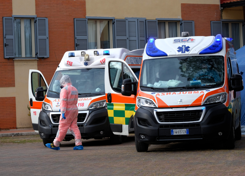 Covid, allarme nelle strutture private: la Regione ordina test ogni 15 giorni Covid, allarme nelle strutture private: la Regione ordina test ogni 15 giorni