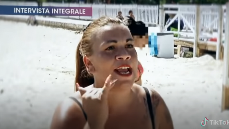 Lele Mora ingaggia Angela da Mondello:firmato contratto per future pubblicità Lele Mora ingaggia Angela da Mondello:firmato contratto per future pubblicità