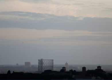 Covid e smog legati tra loro: più la città è inquinata, più aumentano contagi