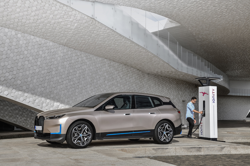 Sarà pronta a fine 2021, ma BMW regala un’anteprima della iX Sarà pronta a fine 2021, ma BMW regala un’anteprima della iX