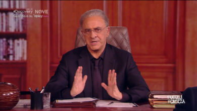 Fratelli di Crozza : De Luca: “Di Maio sciacallo mediatico.