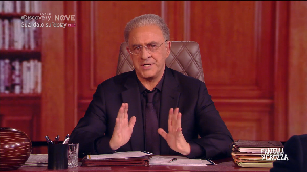 Fratelli di Crozza : De Luca: “Di Maio sciacallo mediatico. Fratelli di Crozza : De Luca: “Di Maio sciacallo mediatico.