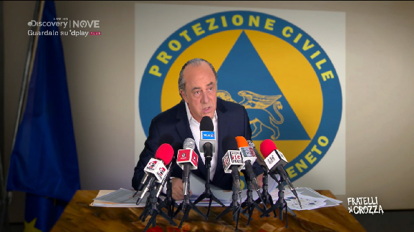 Fratelli di Crozza: Zaia: “se noialtri vorria che il veneto resti in zona gialla dovemo fare uno spritz in meno al giorno” Fratelli di Crozza: Zaia: “se noialtri vorria che il veneto resti in zona gialla dovemo fare uno spritz in meno al giorno”