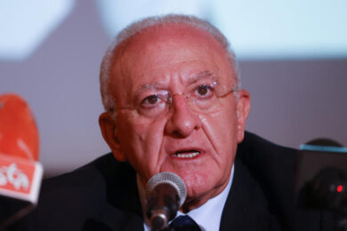 Campania, De Luca-Boccia: super litigata. “Lockdown? Mi incendiano le strade”