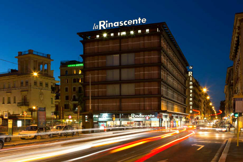 Mercati e megastore chiusi nei weekend: Zingaretti blinda Roma per 2 settimane Mercati e megastore chiusi nei weekend: Zingaretti blinda Roma per 2 settimane