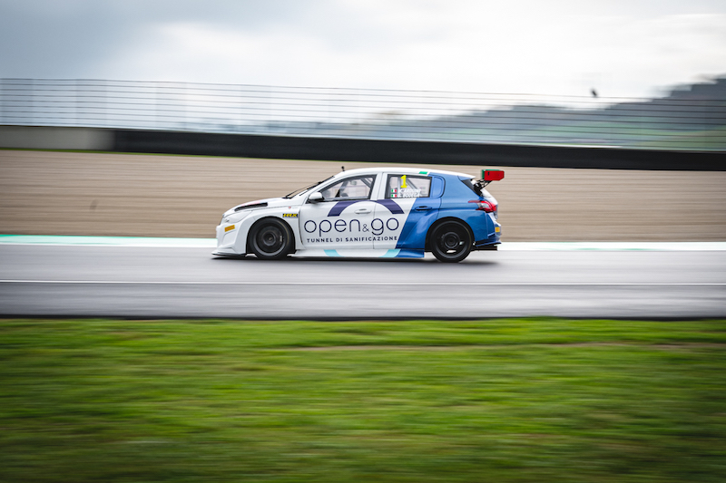Arduini e Bodega su Peugeot dominano la gara 1 al Mugello