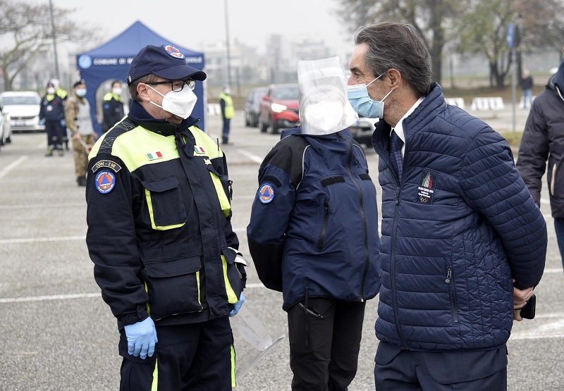 Covid, apre a Milano il Drive Trough più grande d’Italia. FOTO-VIDEO