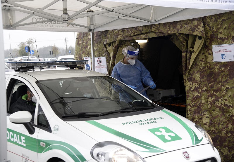 Covid, apre a Milano il Drive Trough più grande d’Italia. FOTO-VIDEO