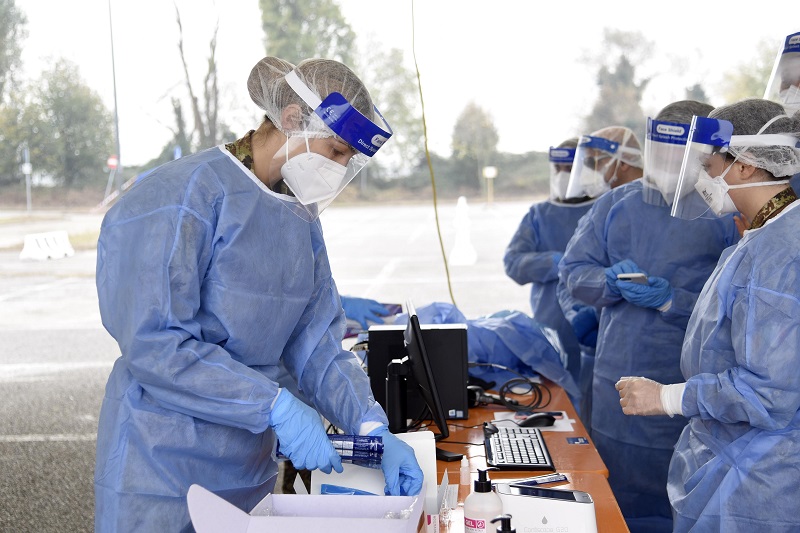 Covid, apre a Milano il Drive Trough più grande d’Italia. FOTO-VIDEO