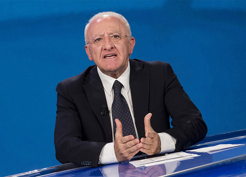 De Luca: “Il governo ha scelto la linea sbagliata. Se si rivota prendo l’80%” De Luca: “Il governo ha scelto la linea sbagliata. Se si rivota prendo l’80%”