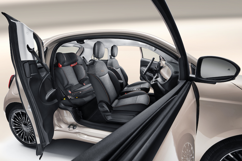 Mopar veste la nuova Fiat 500 come un abito su misura Mopar veste la nuova Fiat 500 come un abito su misura