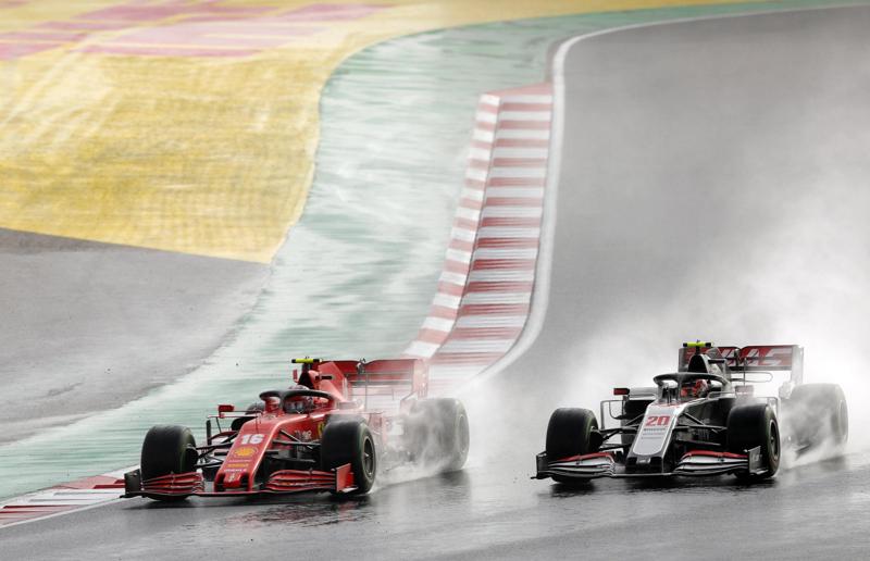 Leclerc: “Sono un c…”. Ferrari, Charles furioso via radio. E dopo aggiunge.. Leclerc: “Sono un c…”. Ferrari, Charles furioso via radio. E dopo aggiunge..