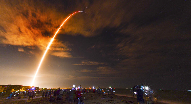 Spazio: successo per il lancio di Crew Dragon, la missione di Elon Musk e Nasa