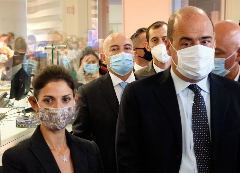 Roma e Lazio zona rossa: Raggi sfida Zingaretti e studia nuove chiusure Roma e Lazio zona rossa: Raggi sfida Zingaretti e studia nuove chiusure