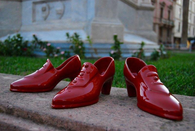 Il 25/11 ‘Scarpette rosse in ceramica’: contro la violenza sulle donne Il 25/11 ‘Scarpette rosse in ceramica’: contro la violenza sulle donne