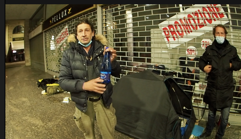Le voci dei senzatetto nelle notti di Milano, il videoreportage Le voci dei senzatetto nelle notti di Milano, il videoreportage
