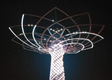 Arexpo, l’Albero della Vita si illumina di bianco per i medici