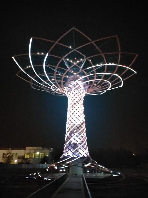 Arexpo, l’Albero della Vita si illumina di bianco per i medici