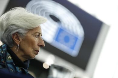 Debito, Lagarde sbertuccia Sassoli: “Cancellarlo? Viola i trattati. Punto”