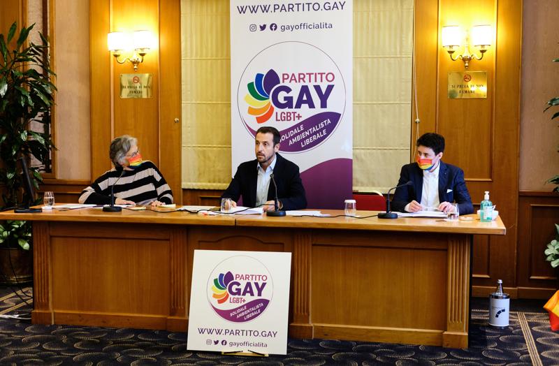 Politica, è nato il Partito Gay. “Puntiamo al 15% e al Parlamento”. VIDEO Politica, è nato il Partito Gay. “Puntiamo al 15% e al Parlamento”. VIDEO