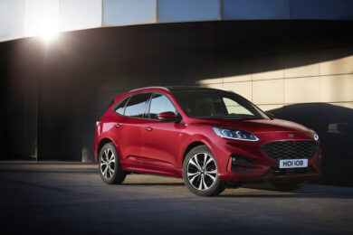 Ford: arriva la Kuga Hybrid