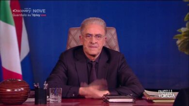 Fratelli di Crozza, De Luca contro Zaia e il tampone fai da te