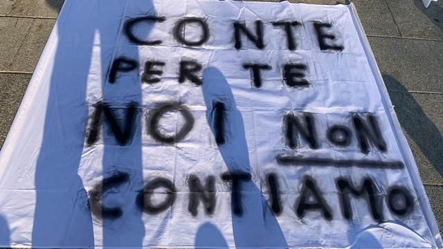 Coronavirus, a Bergamo flashmob degli ambulanti contro il nuovo Dpcm