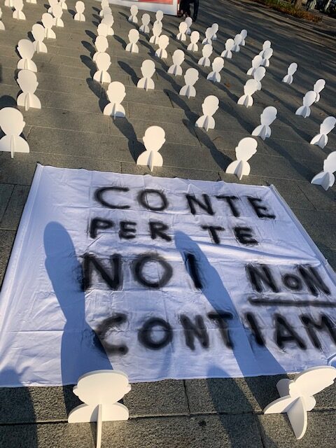 Galleria foto 'Coronavirus, a Bergamo flashmob degli ambulanti contro il nuovo Dpcm' - foto 2