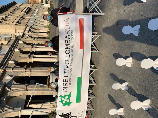 Coronavirus, a Bergamo flashmob degli ambulanti contro il nuovo Dpcm