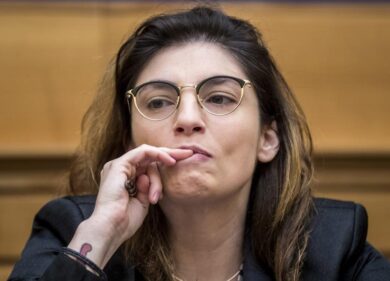 Fisco, Castelli annuncia la rivoluzione: “Via tutte le piccole tasse”