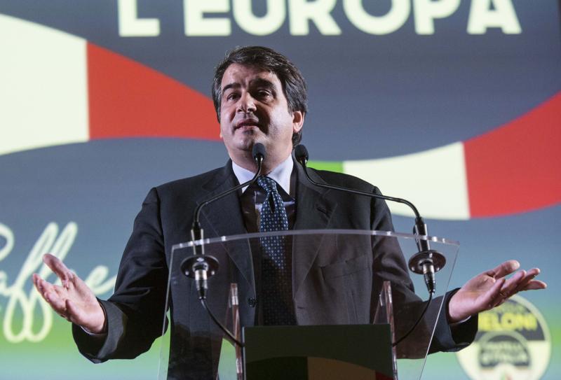 Fitto ha scelto. Resta in Europa. Anteprima: niente Regione Puglia Fitto ha scelto. Resta in Europa. Anteprima: niente Regione Puglia