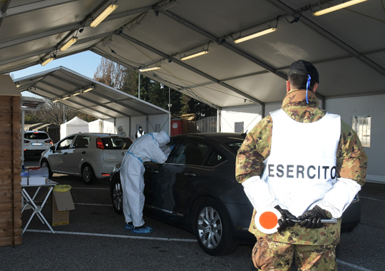 Covid, tamponi drive through alla caserma Nato Ugo Mara in sicurezza