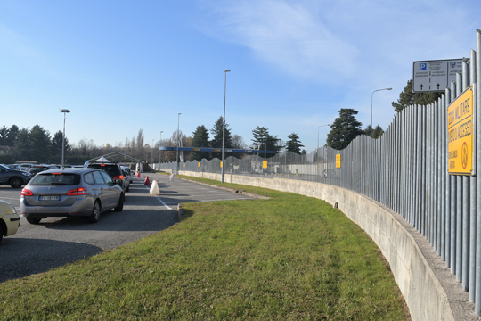 Covid, tamponi drive through alla caserma Nato Ugo Mara in sicurezza